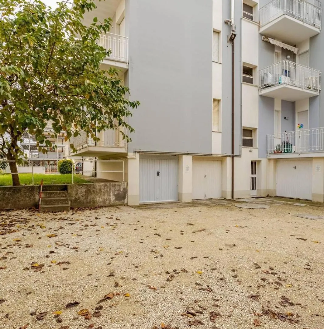 Appartamento Fronte Mare Lido di Classe 0*,